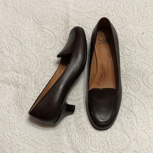 Sofft Size 8.5M Women's Dark Brown Leather Low Kitten Heels